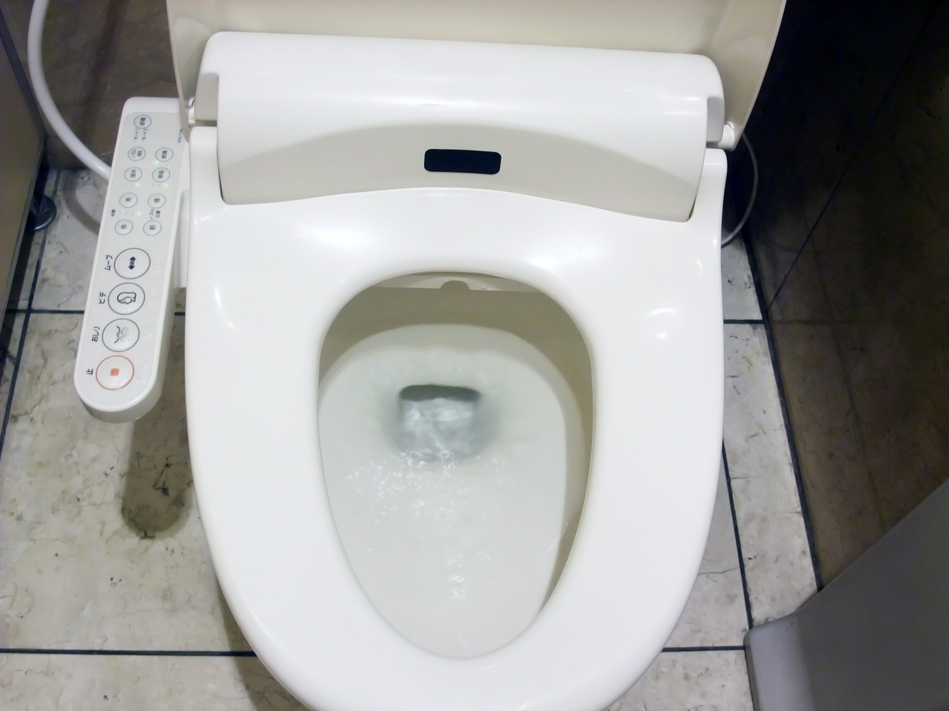 神戸市 トイレのつまりを解決 指定業者の水道屋さん 安い・早い・安心みんなの水道屋さん